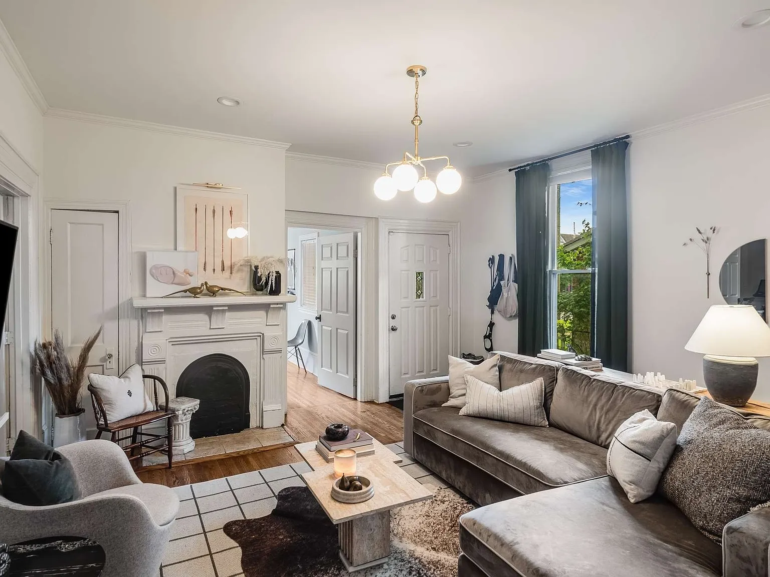 3 bed, 2.0 bath, 1334 sqft, $3,500 — Photo 3
