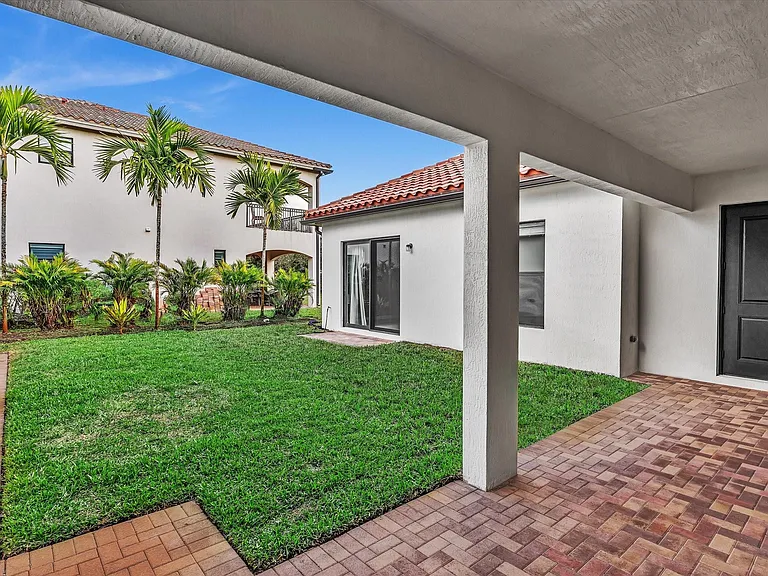 10630 SW 55th St — Photo 3