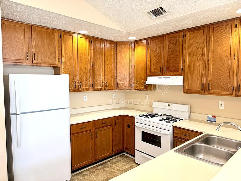 2140 Meadowview Ct SE #A — Photo 10