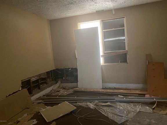 4th image of 2532 W Main St