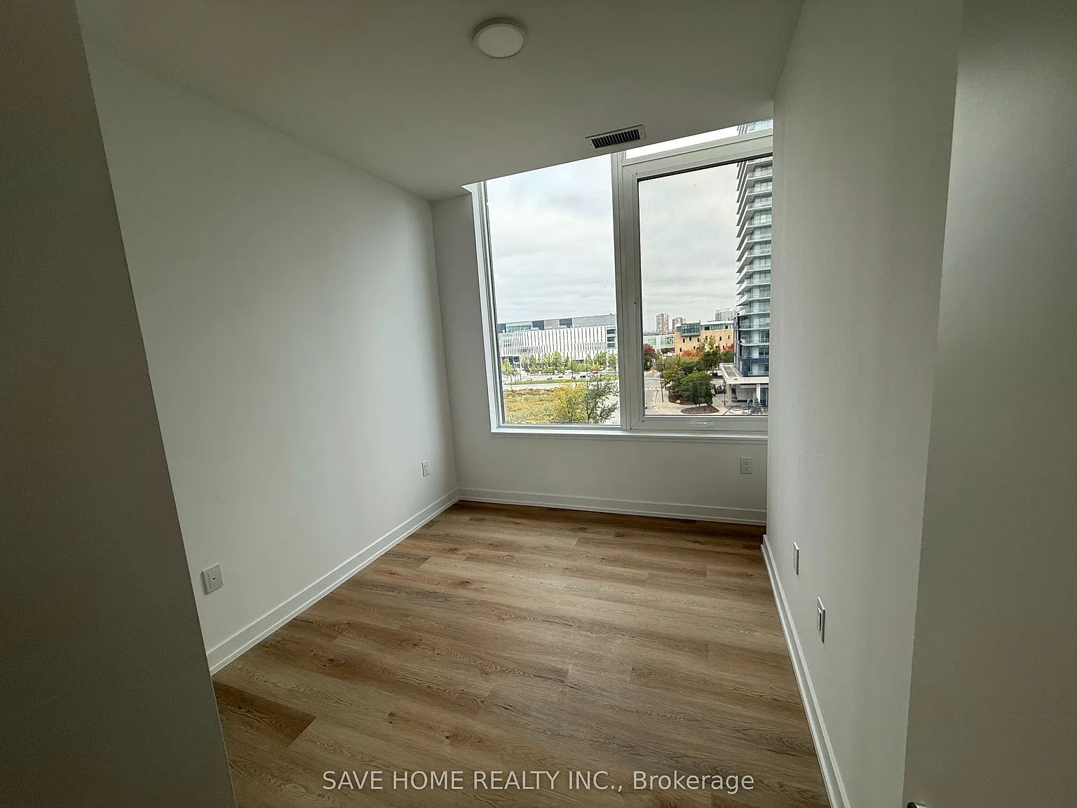 Condominiums at Square One District — Photo 3