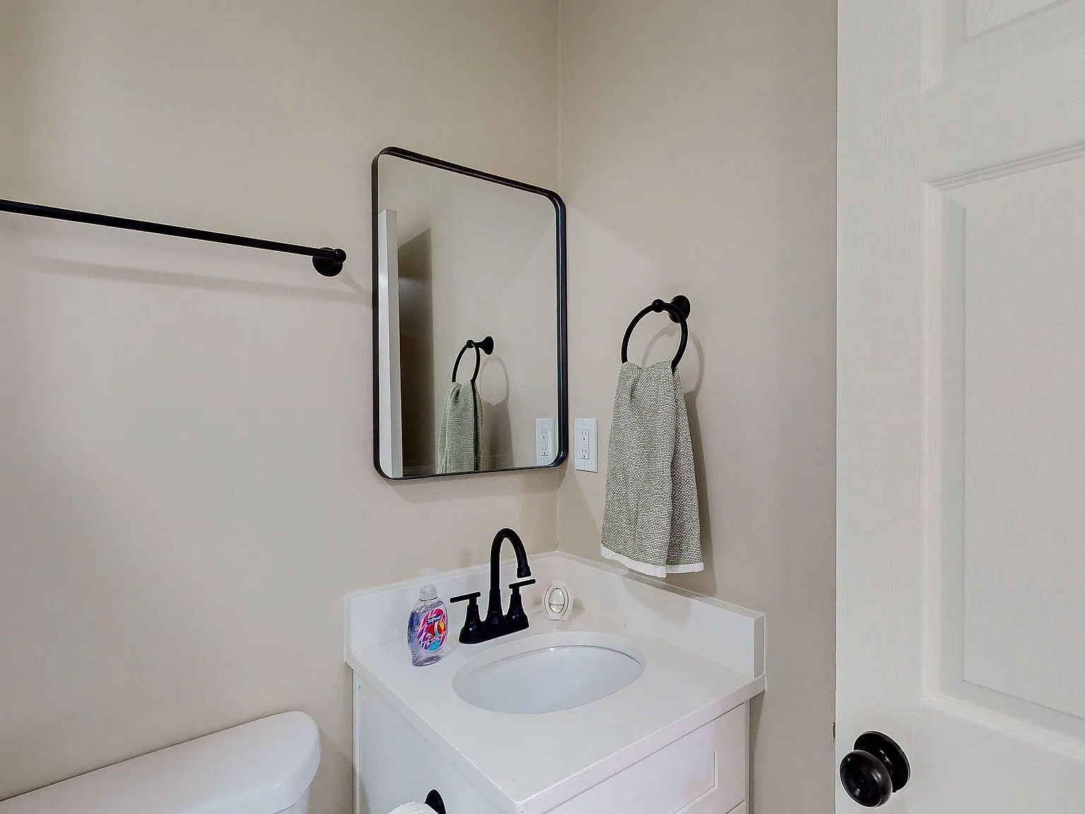 4 bed, 6.0 bath, 3000 sqft, $1,027 — Photo 4