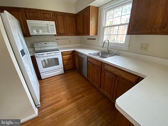 5th image of 7429 Salford Ct