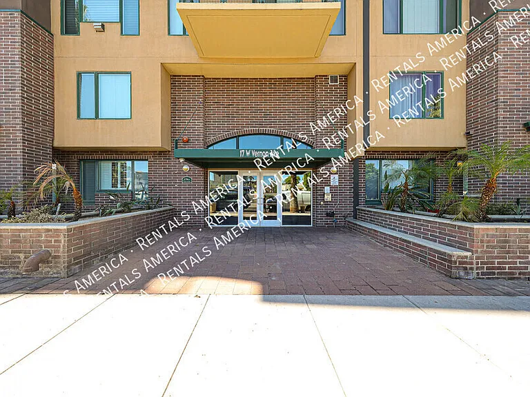 17 W Vernon Ave #307 — Photo 2