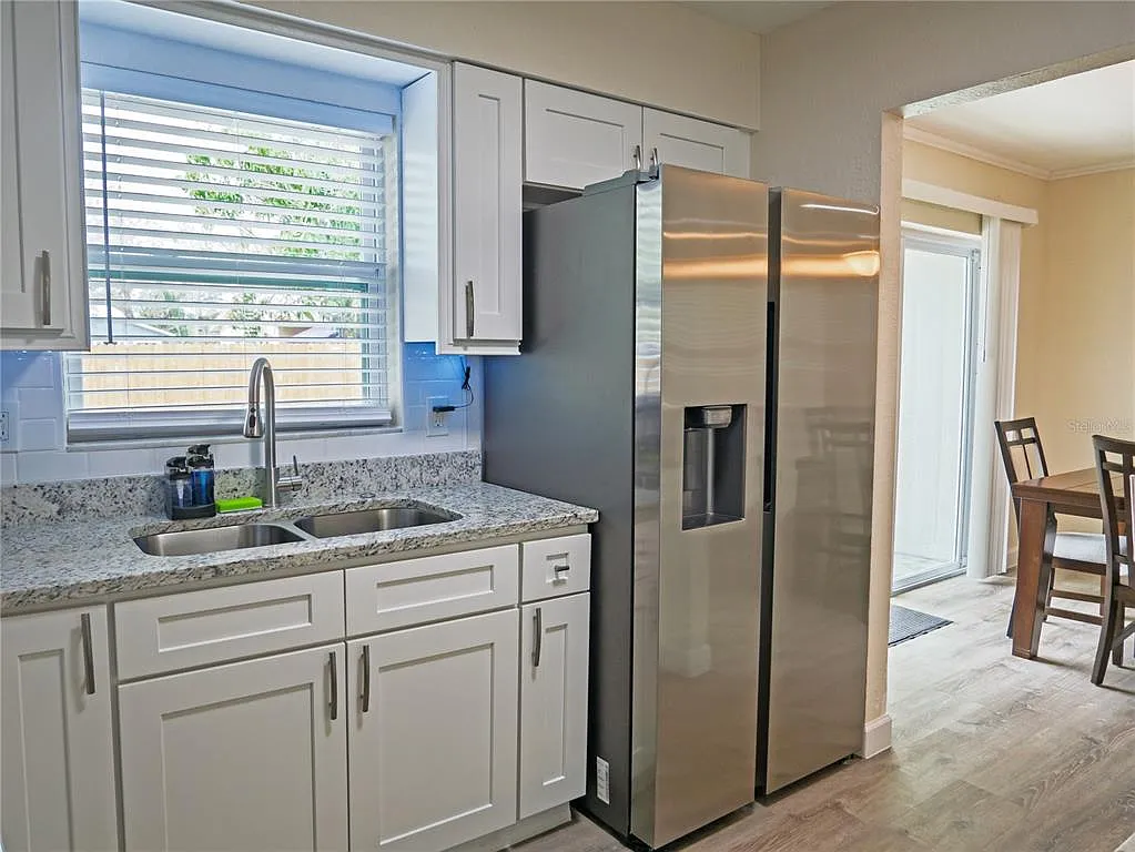3 bed, 1.0 bath, 976 sqft, $2,150 — Photo 4