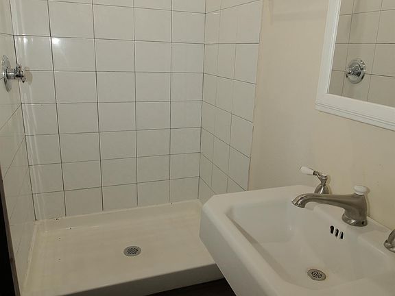 5th image of 3830 Warwick Blvd APT 1