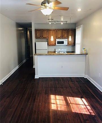 2nd image of 4709-11 Venus St