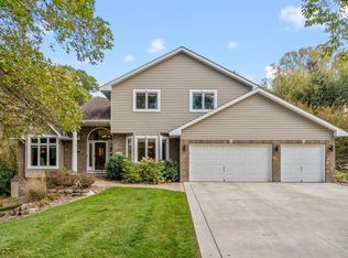 6631 Addie Ln, Eden Prairie, MN 55346