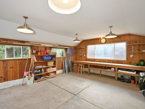 925 Douglas Ln, Mount Shasta, CA 96067