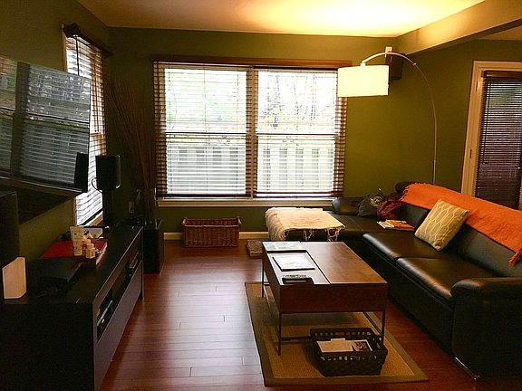 Living room w/deck outside