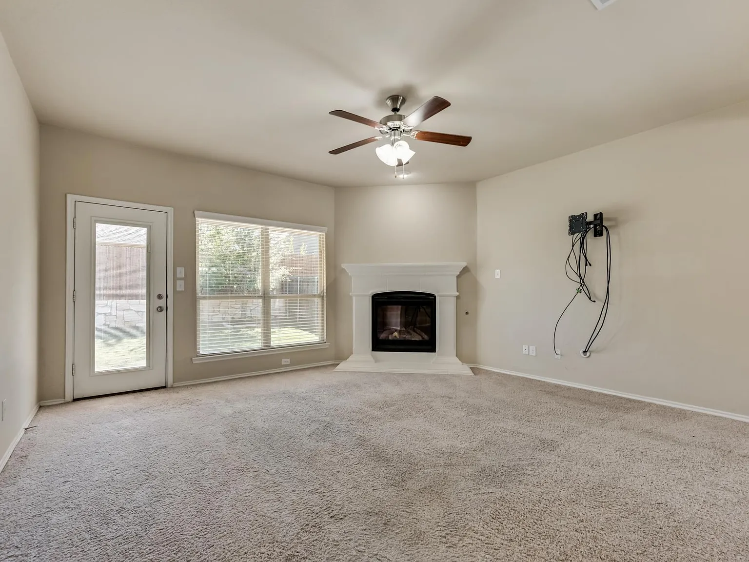 4 bed, 3.5 bath, 2223 sqft, $2,695 — Photo 3