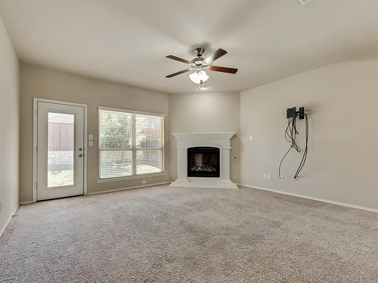 9825 Prairie Dog Ln — Photo 3