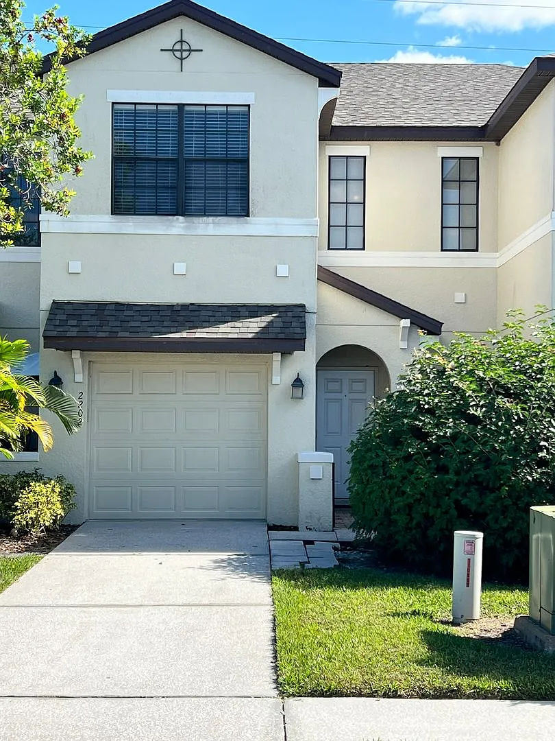 Building Photo - 2202 Seven Oaks Dr