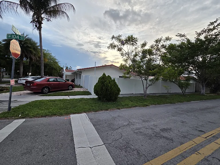 10421 SW 17th St — Photo 8