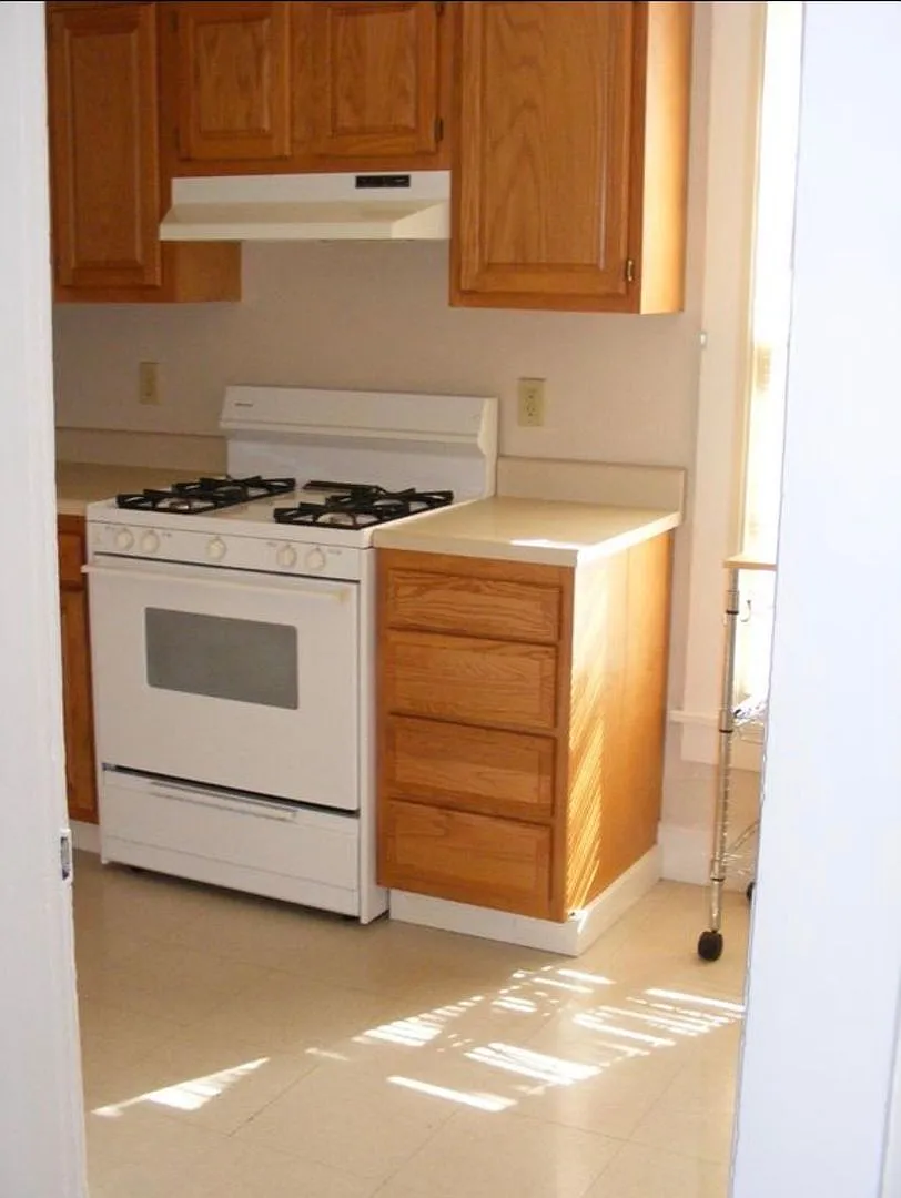 Bright 1-Bedroom Apartment Near Purdue on Bus Route — Photo 3