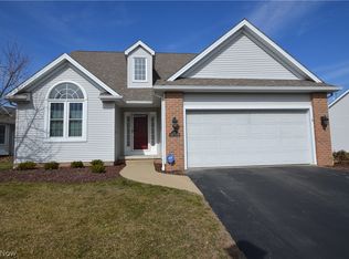 131 Lake Pointe Cir, Canfield, OH 44406