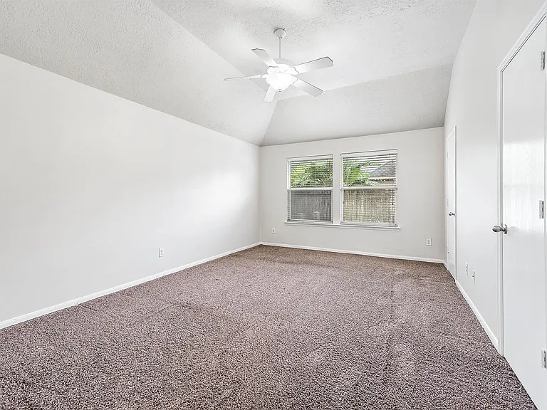 927 Hannah Falls Ln — Photo 23