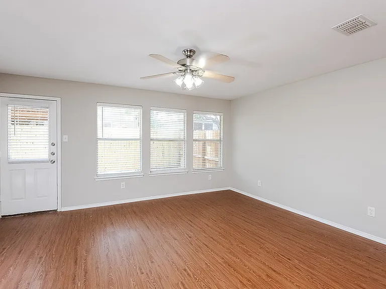 2325 Northway — Photo 8