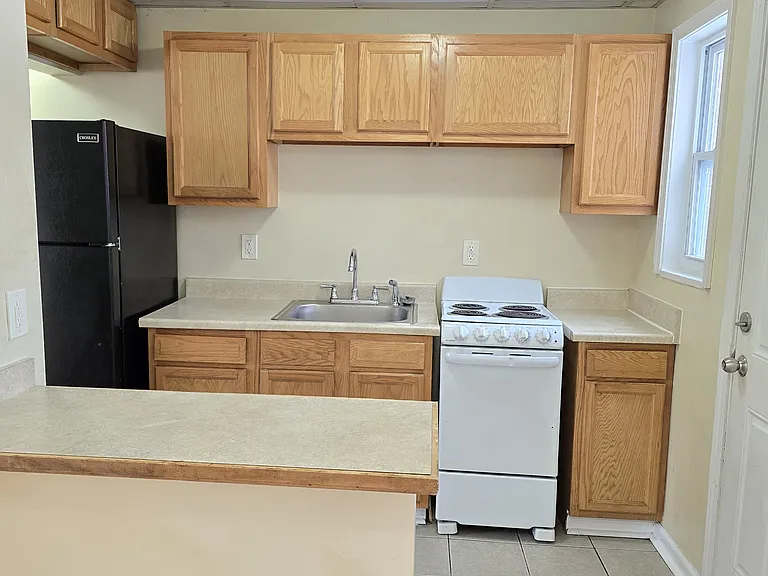 22751 Fox Ave #H — Photo 2