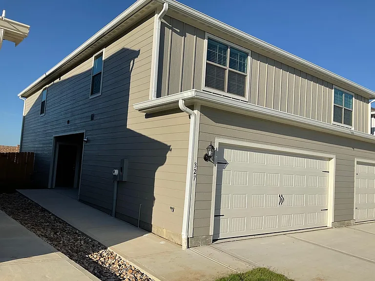 327 Stone Ct — Photo 2