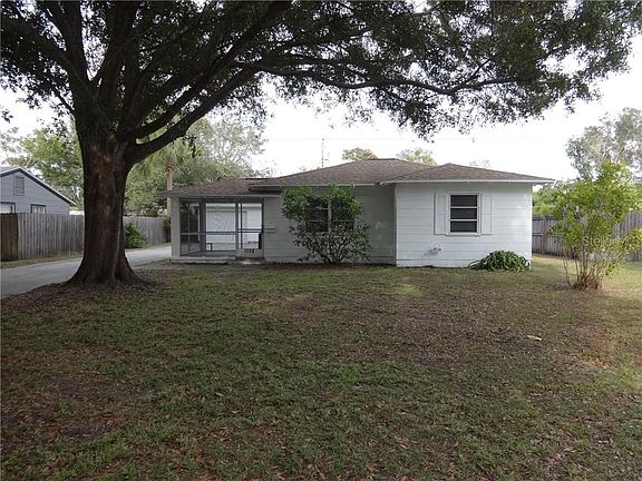 4th image of 1125 Essex Dr N