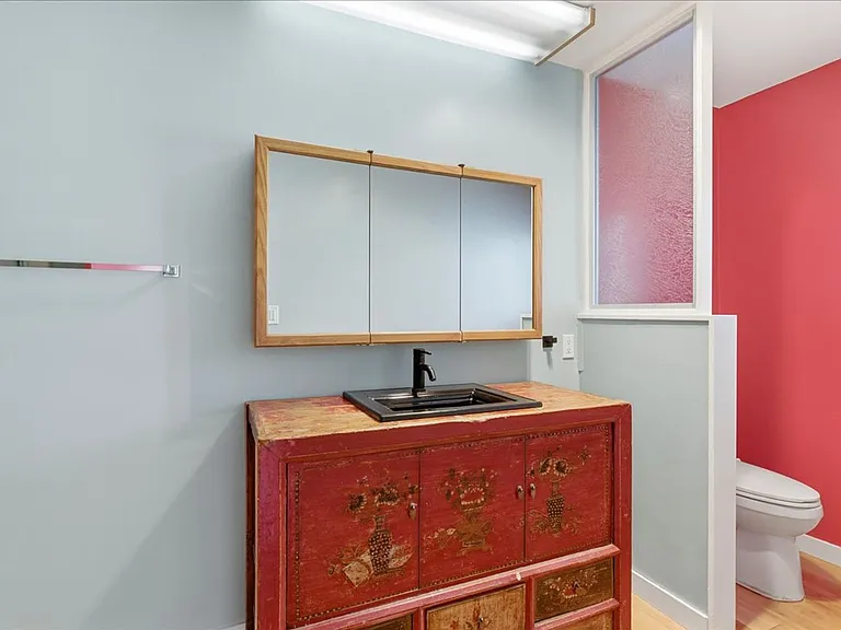 9750 Valencia Dr — Photo 11