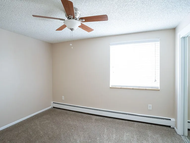Knollwood and Tanglewood Apartments — Photo 17