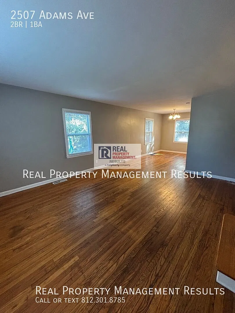Well-Laid-Out Apartment with Spacious Living Room — Photo 2