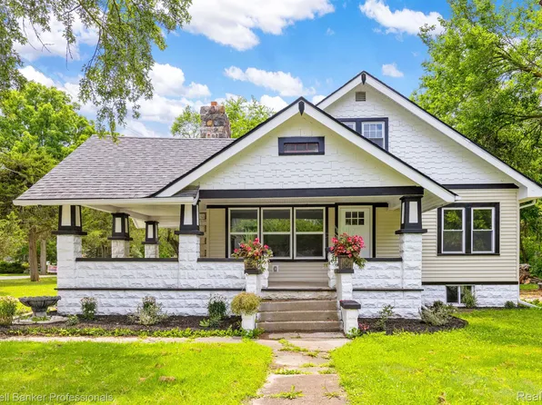 4021 N Duck Lake Rd, Highland, MI 48356