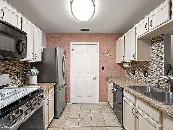 2nd image of 602 Churchill Rd APT E