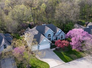 35 Walnut Cir, Sugar Grove, IL 60554