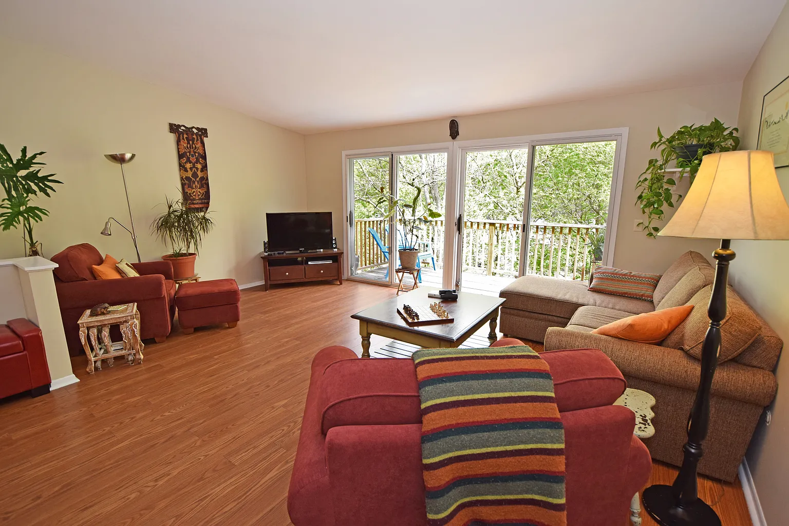 106 Swan St photo 1