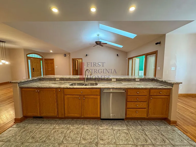 25 Fleetwood Dr — Photo 4