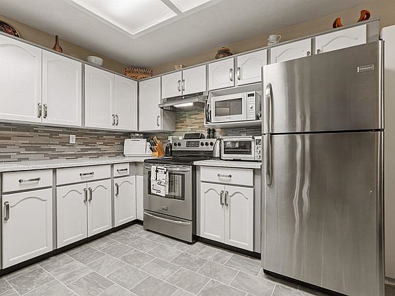 3rd image of 2475 Emerson St #14