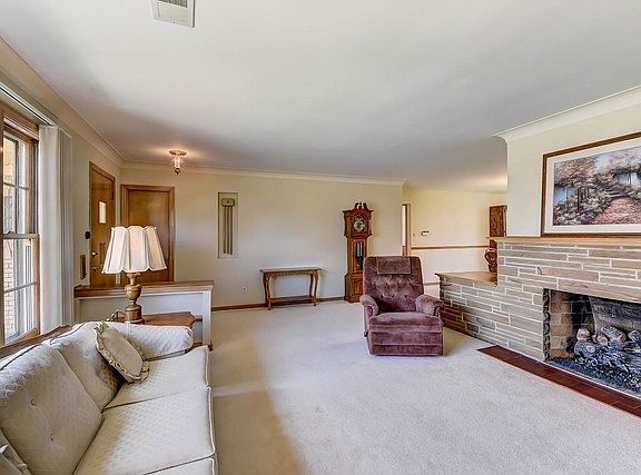 3rd image of 634 S Madison Ave