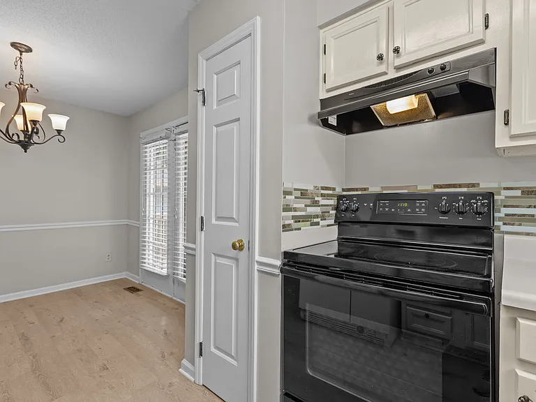 4504 Liverpool Ln — Photo 17