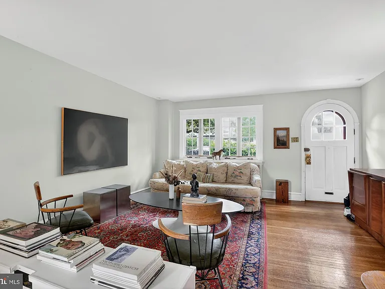 3455 W Queen Ln — Photo 3