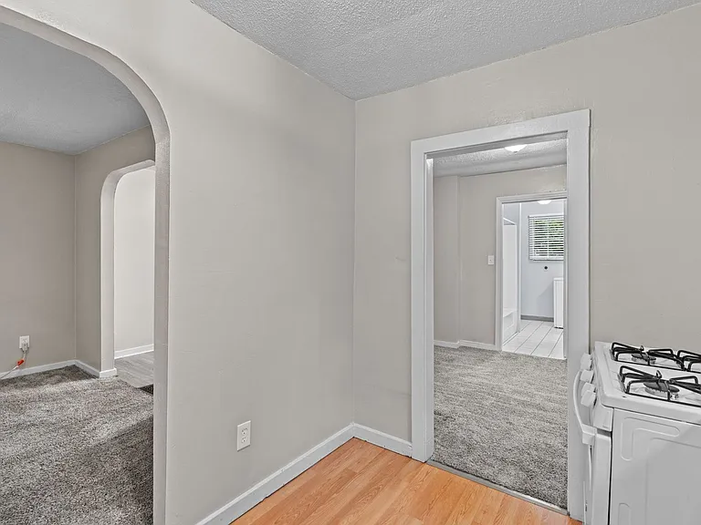 2936 N Hanley Rd — Photo 12