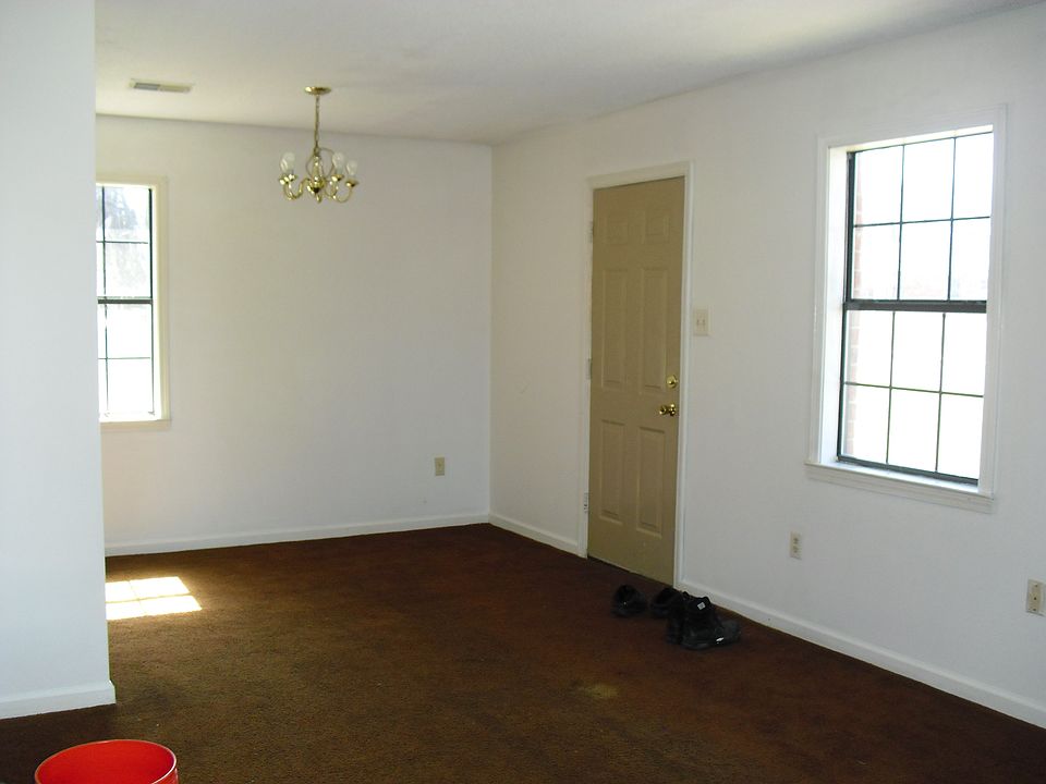 2nd image of 1417 Lyceum Rd