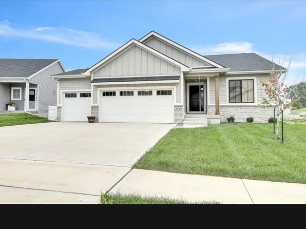 2916 Primrose Ln, Pella, IA 50219