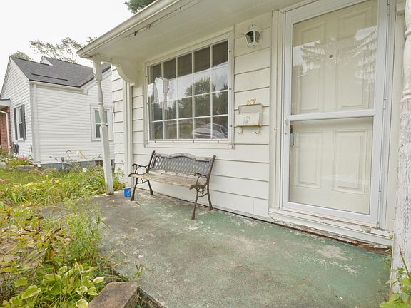3rd image of 57 Coolidge Ave W