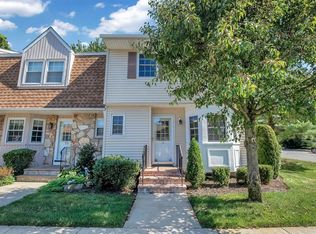 18 Woodlake Dr E, Woodbury, NY
