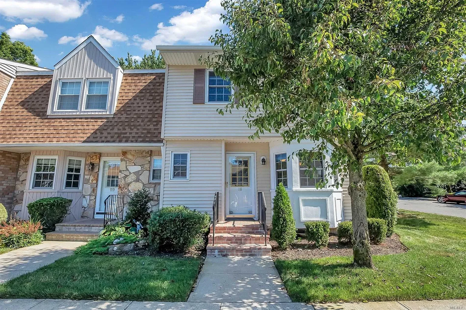 18 Woodlake Dr E photo 1