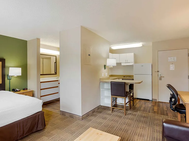 Deluxe Studio - 1 King Bed