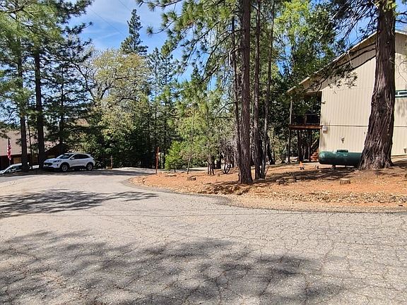 4th image of 17069 Carriage Rd