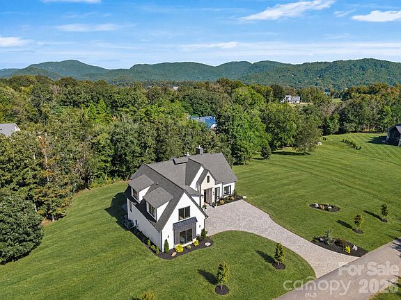 4th image of 323 Chukar Way