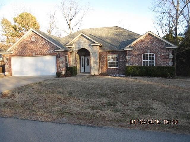 1st image of 3 Holcombe Ln