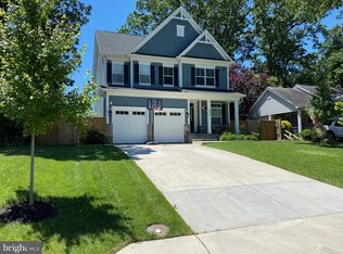 1946 Hileman Rd, Falls Church, VA 22043