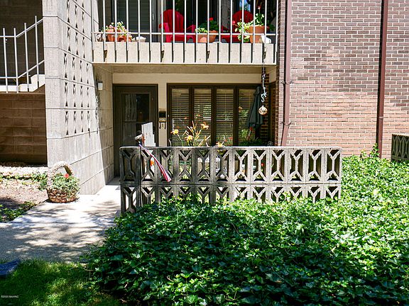 4th image of 805 S Despelder St APT 17
