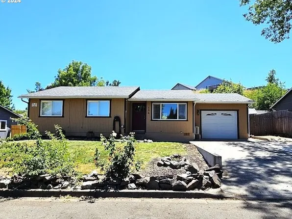 156 Lancaster Ave, Roseburg, OR 97471